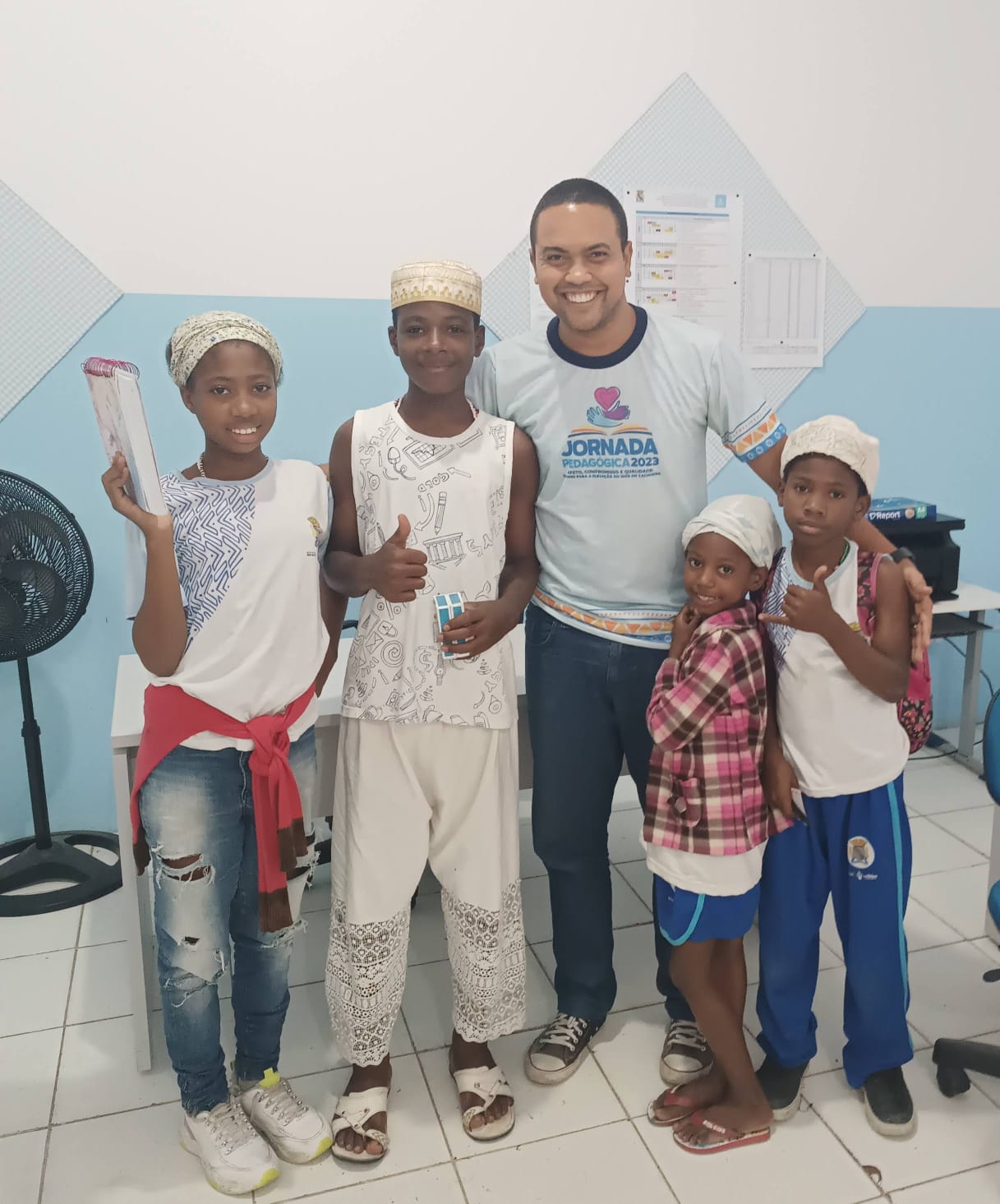 Alfredo com estudantes