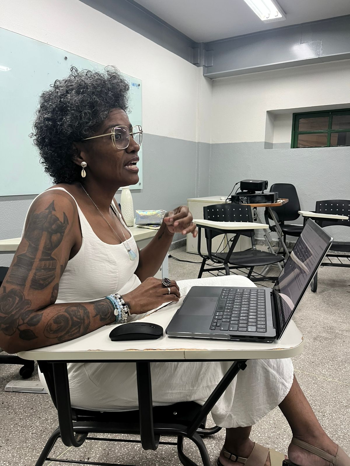 Aline Najara da Silva Gonçalves em atividade docente no CAHL