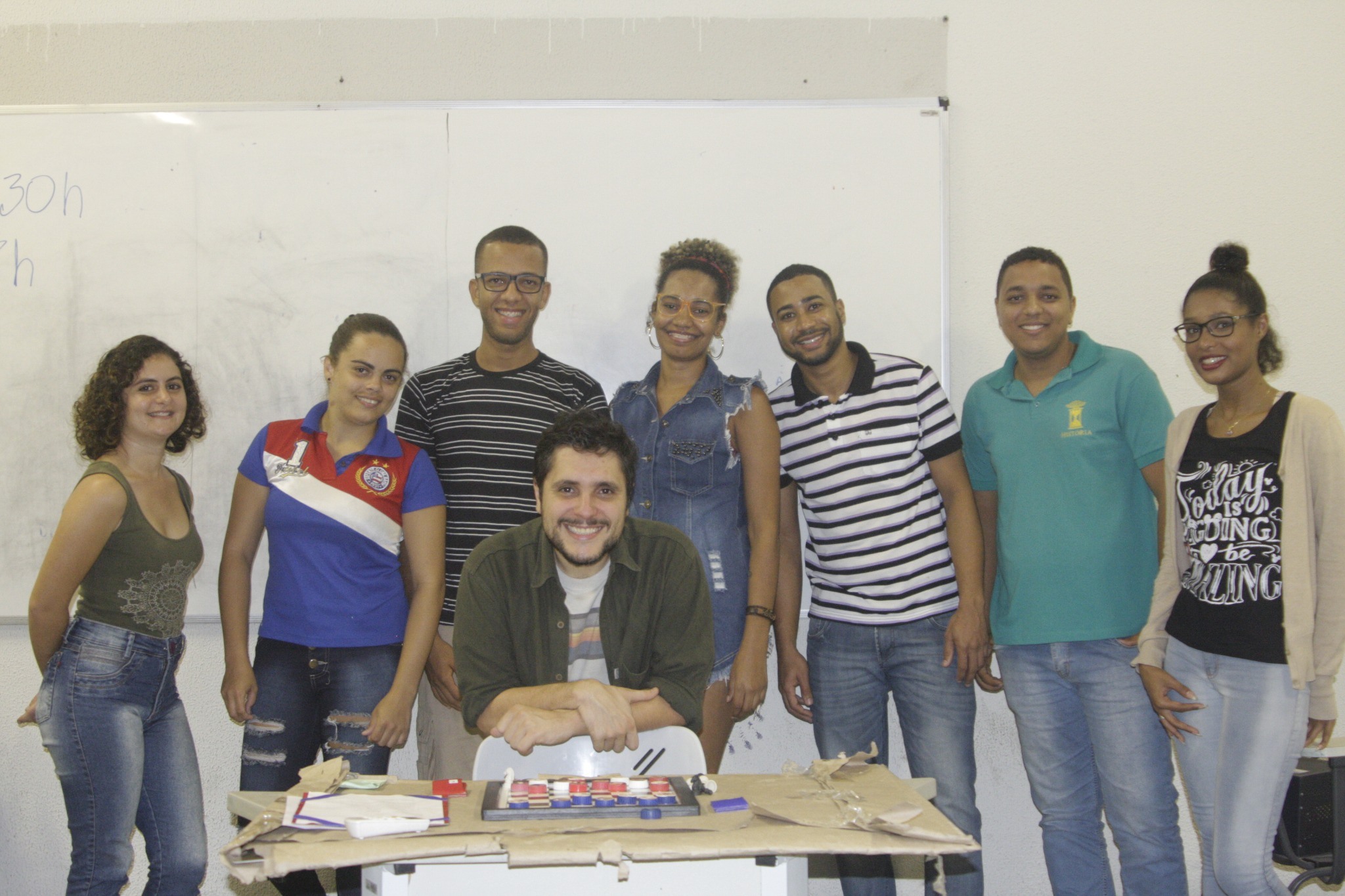 Dênis Renan Corrêa em atividade com estudantes